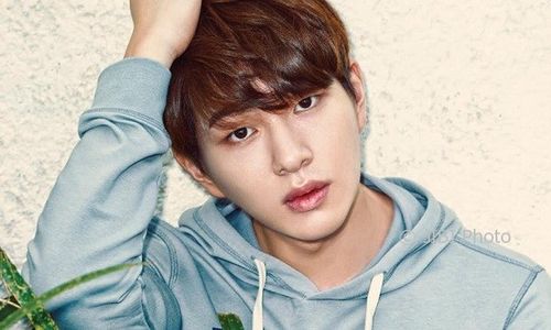 K-POP : Onew Tulis Pesan untuk Mendiang Jonghyun Shinee