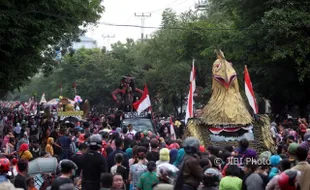 HUT RI : Rajamala, Zeta Hingga Gedung BI Masuk Pawai di Jl Slamet Riyadi Solo