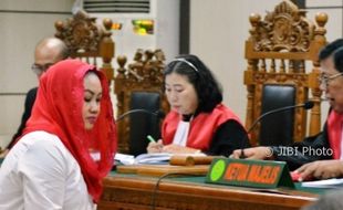 FOTO KORUPSI KLATEN : Bupati Sri Hartini Dengarkan 21 Saksi