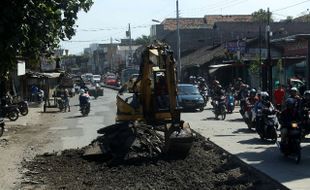 INFRASTRUKTUR SOLO: Perbaikan Jl. Kol. Sutarto Solo Dianggarkan Rp1,9 Miliar