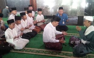 PILKADA 2017 : Berharap Dukungan Ulama, Iwan Jadi Mualaf