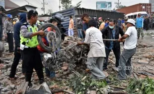 FOTO KECELAKAAN SEMARANG : Dahsyatnya Tabrakan Karambol di Bawen