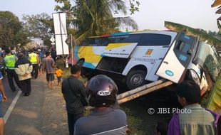 KECELAKAAN BANTUL : Hindari Motor, Bus Nyemplung Parit di Jalan Wonosari