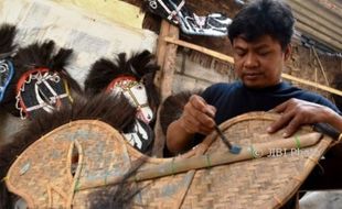 Foto Kerajinan Semarang Bikinan Tuna Daksa