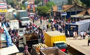 KECELAKAAN SEMARANG : Mengerikan, Truk Tabrak Bangunan di Bawen