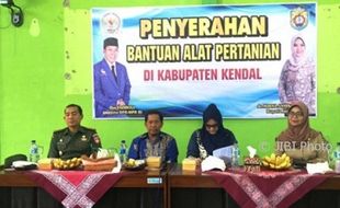 PERTANIAN KENDAL : Beri Alat Pertanian, Bupati Mirna Diminta Cek Berkala