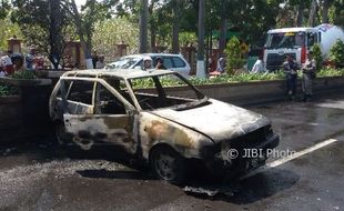 Selesai Dilas, Mobil Fiat Ludes Terbakar di Madiun