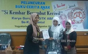 Guru PAUD di Bantul Terbitkan Buku Cerita Anak "Si Kembar Berambut Keriwil"