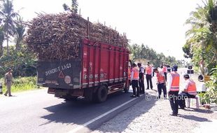 RAZIA KULONPROGO : 19 Kendaraan Angkutan Terjaring Operasi Gabungan