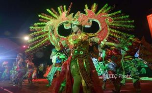 HUT JATENG : Parade Seni Budaya Pesta Rakyat Jateng Meriah