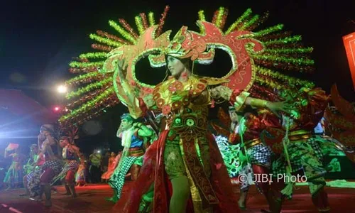 HUT JATENG : Parade Seni Budaya Pesta Rakyat Jateng Meriah