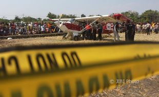 Pesawat Mendarat Darurat di Ponorogo Dipreteli Lalu Diangkut ke Pacitan