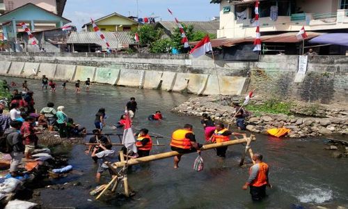 HUT KEMERDEKAAN RI : Warga Tegalpanggung Gelar Upacara di Kali Code