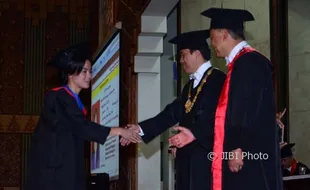 KAMPUS DI SEMARANG : Undip Wisuda 2.352 Lulusan