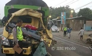 KECELAKAAN KARANGANYAR : Tabrak Bus Lalu Disambar Truk, Pelajar Madiun Tewas di Jaten