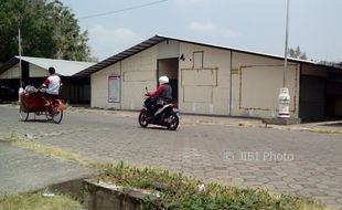 Lelang Rosokan Pasar Darurat Klewer Molor Lagi