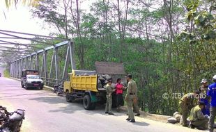 PERTAMBANGAN KARANGANYAR : Berbahaya dan Tak Berizin, Penambang Pasir Dung Nganten Ditegur Satpol PP