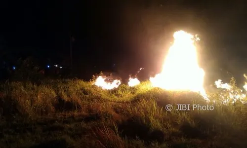 KEBAKARAN KARANGANYAR : Alang-alang Dekat Permukiman Warga Gedongan Terbakar