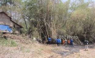 KEBAKARAN KARANGANYAR : Kobaran Api di Lahan Tebu Nyaris Merembet ke Permukiman, Warga Kalijirak Panik