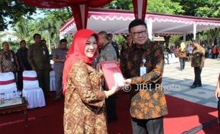 PEMERINTAHAN KLATEN : Penetapan Sri Mulyani Sebagai Bupati Tunggu Proses Hukum Sri Hartini Inkracht