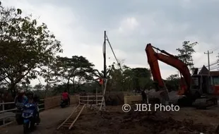 INFRASTRUKTUR KARANGANYAR : Kerap Sebabkan Banjir, Jembatan Gabahan Tasikmadu Dibongkar