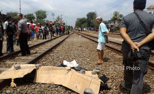 Sebelum Tewas, Korban Parkir Motor & Rebahan di Rel Pasar Nongko Solo