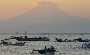 Gunung Agung Bali Munculkan Rentetan Gempa Tremor, Tanda Magma Kian Aktif