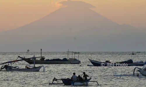 Gunung Agung Erupsi, Pelancong dari Semarang Tak Berkurang