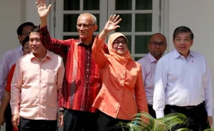 Presiden Singapura Pertama dari Melayu, Halimah Yacob Rangkul Etnis China & Inggris