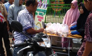 KISAH INSPIRATIF : Keren! Pemilik Indekos Wonogiri Bagikan Makanan Gratis Setiap Hari