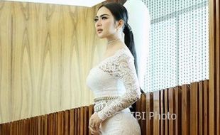 Terciduk, Foto Cincin Lamaran Syahrini Ternyata dari Google