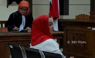 FOTO KORUPSI KLATEN : Sri Hartini Minta Hukuman Ringan