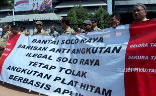 Tersisa 70 Sopir, Taksi Konvensional di Solo Meradang