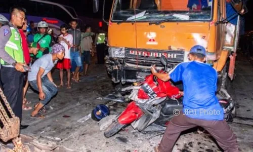 FOTO KECELAKAAN SEMARANG : Dahsyatnya Tabrakan Karambol Pantura