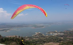 47 Pilot Gagal Finis pada Hari Pertama Kejurnas Paralayang di Wonogiri