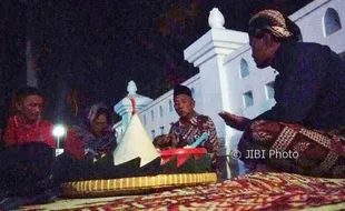 MALAM 1 SURO :  Makna Dibalik Ziarah di Makam Cepuri Parangkusumo