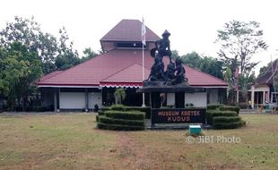 WISATA KUDUS : Mengulik Sejarah Rokok di Museum Kretek