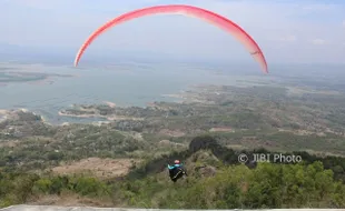 KEJURNAS PARALAYANG 2017 : Latihan Resmi di Puncak Joglo Wonogiri, Satu Atlet Mendarat Darurat