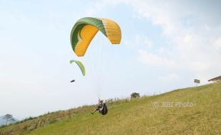 Yeay, Pemerintah Serius Garap Paralayang di Segorogunung Karanganyar Jadi Sport Tourism