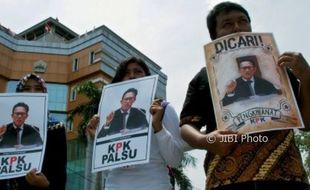 FOTO DEMO SEMARANG : Aksi Bela KPK Cari Pengkhianat