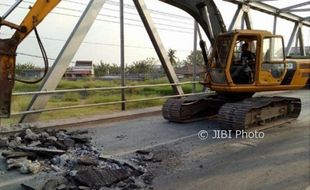 LALU LINTAS DEMAK : Jembatan Wonokerto Diperbaiki, Pengguna Jalan Diminta Sabar