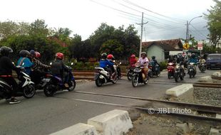 Tanpa Palang Pintu, 3 Perlintasan Kereta Api di Madiun Ini Rawan Kecelakaan