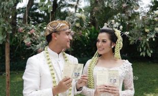 Gaun Pengantin Raisa Populerkan Busana Pernikahan Sunda di Jogja