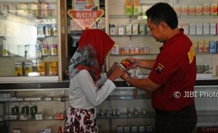 FOTO NARKOBA KUDUS : Polisi Razia Obat Berbahaya di Apotek