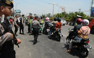 FOTO KRISIS ROHINGYA : Aksi Bela Rohingya Sibukkan Polisi