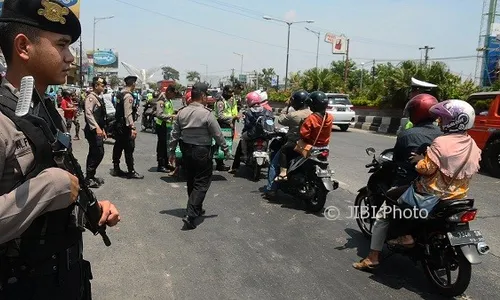 FOTO KRISIS ROHINGYA : Aksi Bela Rohingya Sibukkan Polisi