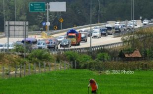 Foto Tol Bawen-Salatiga Langsung Ramai