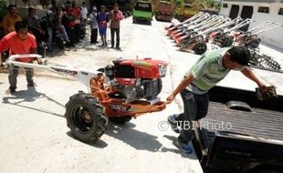 PERTANIAN BOYOLALI : 34 Kelompok Tani Dapat Bantuan Traktor dari Kementan