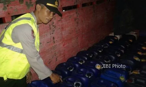 MIRAS WONOGIRI : Polisi Gagalkan Pengiriman Ribuan Liter Ciu ke Blitar