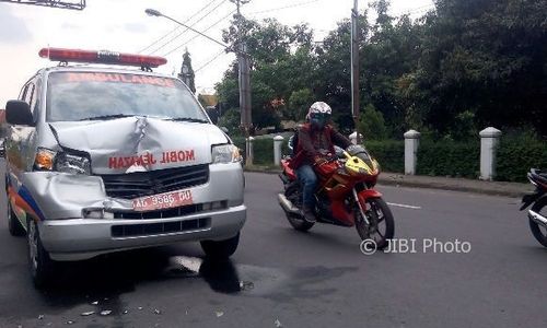 KECELAKAAN SOLO : Gara-Gara Bus Belok Mendadak, 4 Mobil dan 1 Motor Tabrakan Beruntun di Jl. A. Yani